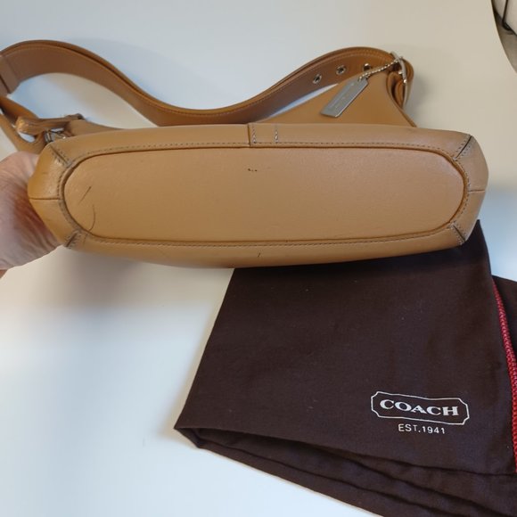 Coach Vintage Tan Leather Hobo Shoulder Bag - Picture 9 of 16